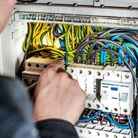 برقکار/برقکاری رفع اتصالی قطعی/سیم کش/ سیم کشی