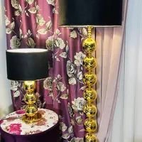 آباژور  کنار سالنی تمام گوی طلایی و نقره ای|چراغ خواب و آباژور|رشت, دیلمان|دیوار