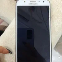 سامسونگ Galaxy J7 با حافظهٔ ۱۶ گیگابایت