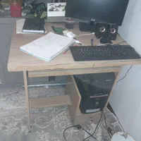 میز کامپیوتر در حد نو و بزرگ