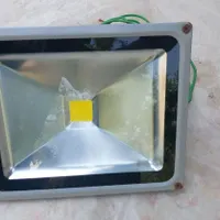 پرژکتور قوی باکیفیت وعالی قیمت۵۵۰ دونه ای