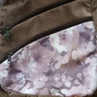 کیف. مدادرنگی . جامدادی .