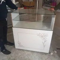 قفسه و ویترین