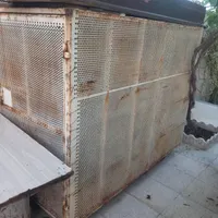 قفس بزرگ پرنده و سگ دوقلو چرخدار