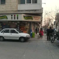 کارگر ساده سوپر مارکت با جای خواب