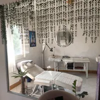 اجاره تخت و میز کار در سالن زیبایی(مرکز شهر)|اجارهٔ دفتر کار، اتاق اداری، مطب|رشت, بازار|دیوار