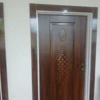 نصاب تخصصی درب چوبی با بیش از سی سال تجربه|خدمات پیشه و مهارت|رشت, دباغیان|دیوار