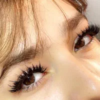 کاشت مژه ( چسب بدون اسیب ومژه ابریشمی)