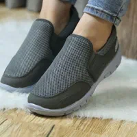 حراج کفش اسکیچرز مشکی مخصوص پیاده روی