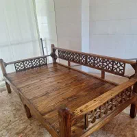 تخت چوبی