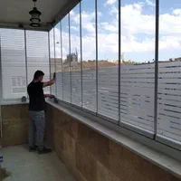 شیشه بالکن ریلی .استخر شیشه ای با سقف پلی کربنات