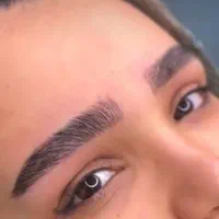 آموزش تتو به شرط استخدام در سالن زنانه.