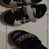 صندل و کتونی بچه گانه سایز ۳۲و لباس ها