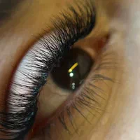 اکستنشن مژه به صورت حرفه ای