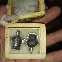 تعدادی از انواع سنگهای قیمتی مثل یاقوت وزمرد