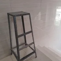 چهار پایه فلزی