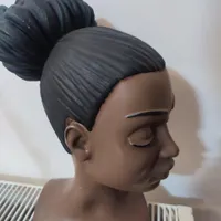 مجسمه خانم سیگار کش