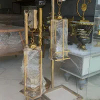 کنار سالنی فانوس طلایی دکوری رنگ ثابت