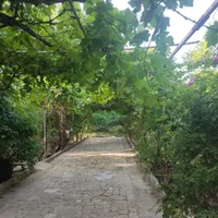 سهیلیه ۲۸۰مترباغچه با آب فراوان وانواع میوه