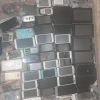 تعدادی گوشی اوراقی بهمراه ابزار تعمیرات