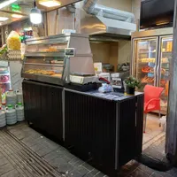 مغازه بر میدان شهدا
