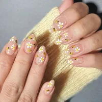 کاشت ناخن برای تکمیل آلبوم