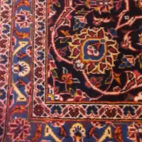 یک تخته فرش دستباف صحیح و سالم