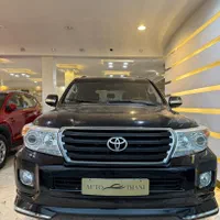 لندکروز‌ ۲۰۱۲ بی رنگ