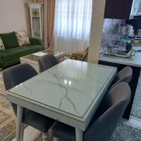 میز ناهار خوری ۴ نفره‌.در حد نو