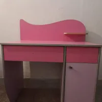 میز تحریر و کامپیوتر