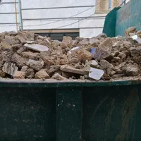 حمل نخاله توسط کارگر و بابکت(مینی بیل)خاور و نیسان