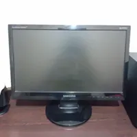 ست کامل کامپیوتر + مانیتور + میز + اسپیکر + کیبورد