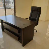 میز مدیریت و صندلی و فایل