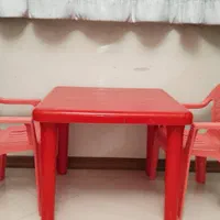 میز و دو عدد صندلی کودک کاملا سالم و محکم و تمیز|تخت و صندلی بچه|تهران, مینی‌سیتی (شهرک نفت)|دیوار