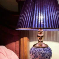 چراغ خواب با پایه ی سرامیکی کنده کاری|چراغ خواب و آباژور|تهران, الهیه|دیوار