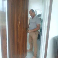 نصاب تخصصی درب چوبی با بیش از سی سال تجربه