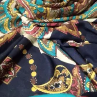 سه عدد روسری|لباس|رشت, جماران|دیوار