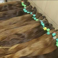 بانوی خریدار اصلی موهای طبیعی