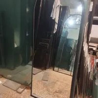آینه قدی ساده و پنجره ای