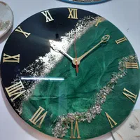 ساعت دیواری طرح سبز درخشان