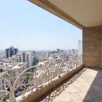 اقامت در ارتفاع، ۲۰۰ متر لوکس با ویو ابدی شهر