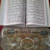 قرآن(۳۰جزء)|کتاب و مجله مذهبی|اصفهان, محله سفلی|دیوار