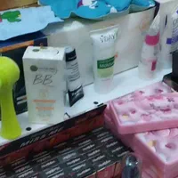 پخش عمده و خرده محصولات آرایشی و بهداشت فردی