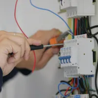 خدمات برقکاری برقکار برق کار نورپردازی لاینر تخصصی