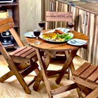 میز ناهار خوری.