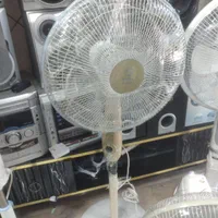 پنکه ایستاده چهارحالته کنترل دار وپنکه ساده|پنکه و تصفیه‌کنندهٔ هوا|لاهیجان, انقلاب|دیوار