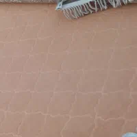موکت ب رنگ کرم گلبهی.  30متر هست