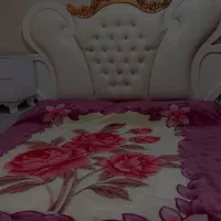 تخت خواب 2 نفره همراه باتشک و 2 عدد پا تختی