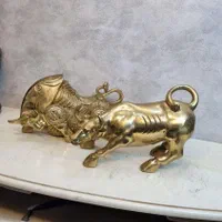 مجسمه برنزی گاو خشمگین