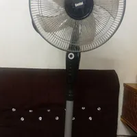 پنکه پای بلند ایستاده